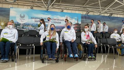 Українські паралімпійці повернулися з Токіо. Як їх зустрічали Українські паралімпійці повернулися з Токіо. Як їх зустрічали