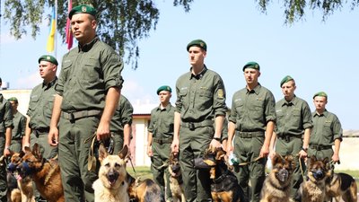 Прикордонники Ізмаїльського загону йтимуть зі службовими собаками на параді до Дня незалежності Прикордонники Ізмаїльського загону йтимуть зі службовими собаками на параді до Дня незалежності