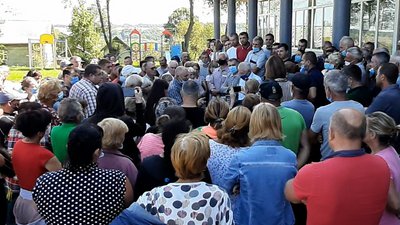 Проти приєднання до ОТГ. На Прикарпатті селяни перекривали дорогу державного значення Проти приєднання до ОТГ. На Прикарпатті селяни перекривали дорогу державного значення