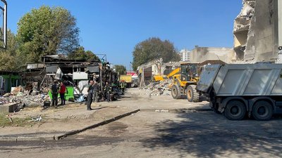 На місці ракетного удару в Черкасах завершили рятувальну операцію На місці ракетного удару в Черкасах завершили рятувальну операцію