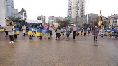 Кожен обмін — це надія. У Хмельницькому відбулась акція "Поверніть Героїв з полону" Кожен обмін — це надія. У Хмельницькому відбулась акція "Поверніть Героїв з полону"