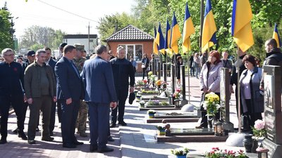 У Кропивницькому вшанували пам'ять тих, хто воював проти нацизму та захищав Україну У Кропивницькому вшанували пам'ять тих, хто воював проти нацизму та захищав Україну