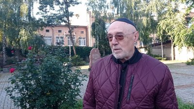 "Розстріляли за те, що євреї". У Кропивницькому вшанували пам'ять загиблих під Голокосту "Розстріляли за те, що євреї". У Кропивницькому вшанували пам'ять загиблих під Голокосту