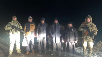 На Одещині затримали чоловіків у рясах, яких переправник замість Молдови відвіз до сусіднього села