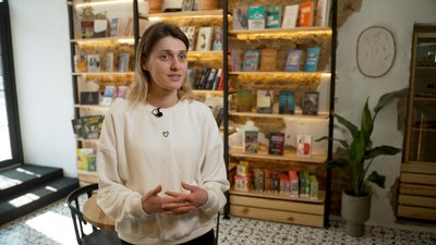 "Їж. Пий.Читай. Кохай": у Ніжині відкрили першу кав’ярню-книгарню