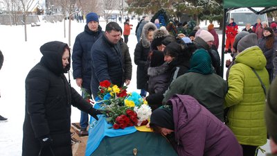 У Шостці поховали двох військовослужбовців ЗСУ У Шостці поховали двох військовослужбовців ЗСУ