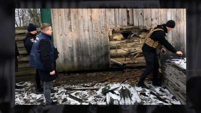 Міна пробила накриття та розірвалася всередині погреба: подробиці обстрілу с.Єліне на Чернігівщині, де загинули 4 людини Міна пробила накриття та розірвалася всередині погреба: подробиці обстрілу с.Єліне на Чернігівщині, де загинули 4 людини