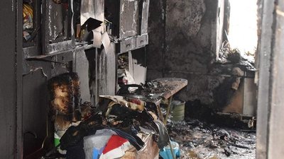 Пожежа в квартирі. У Миколаєві надзвичайники врятували дідуся з онуком Пожежа в квартирі. У Миколаєві надзвичайники врятували дідуся з онуком
