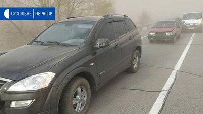 Через пилову бурю біля Чернігова зіштовхнулись 8 автівок