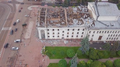 Вид зверху на драмтеатр Чернігова