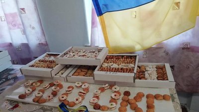 Господині зі Львівщини спекли для захисників понад 1000 кілограмів печива