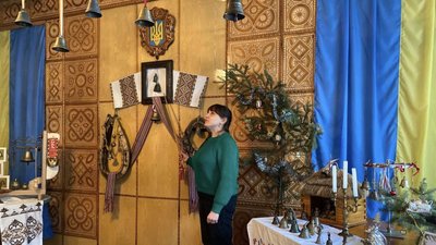 У виставковому залі Ягільницького народного музею на Тернопільщині У виставковому залі Ягільницького народного музею на Тернопільщині