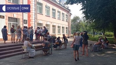 У Сумах почали масово щепити освітян проти коронавірусу У Сумах почали масово щепити освітян проти коронавірусу
