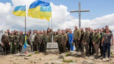 На Говерлі встановили пам’ятний знак загиблим під час війни лісівникам