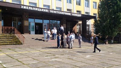 Журналістів на зустріч президента з студентами не пустили. Фото: Суспільне Поділля Журналістів на зустріч президента з студентами не пустили. Фото: Суспільне Поділля