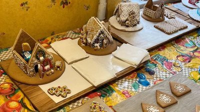 Подружжя Шевченків виготовляє новорічні пряничні будиночки Подружжя Шевченків виготовляє новорічні пряничні будиночки