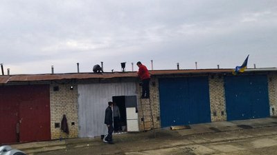 Пошкоджені будинки, авто, гаражі та підприємство: наслідки ракетного обстрілу в Луцьку Пошкоджені будинки, авто, гаражі та підприємство: наслідки ракетного обстрілу в Луцьку