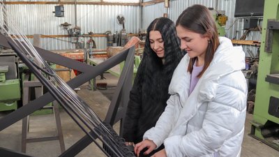 Інструмент у вигляді герба. Прикарпатець майструє карильйон з гільз, на якому гратимуть "Щедрик"