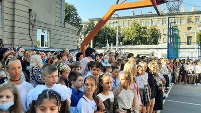 У Харкові понад 13 тисяч першокласників пішли до школи У Харкові понад 13 тисяч першокласників пішли до школи