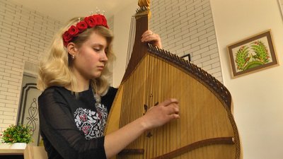 У Маріуполі при храмі проводять онлайн-уроки гри на бандурі У Маріуполі при храмі проводять онлайн-уроки гри на бандурі