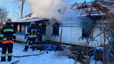 На Вінниччині горів будинок: двох дітей госпіталізували
