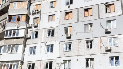 Херсон, обстріли РФ, багатоповерхівка
