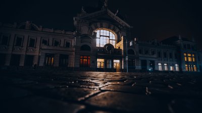 Вечірні Чернівці: який вигляд має місто під час відключень світла