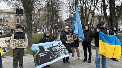 У Кременчуці 3 березня влаштували акцію “Не мовчи. Полон вбиває” У Кременчуці 3 березня влаштували акцію “Не мовчи. Полон вбиває”