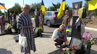 У Херсоні вшанували пам’ять загиблих бійців у російсько-українській війні У Херсоні вшанували пам’ять загиблих бійців у російсько-українській війні