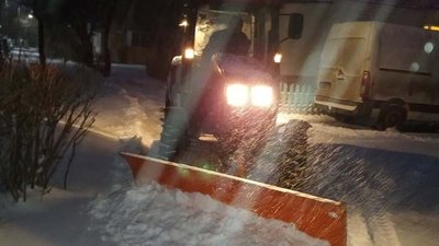 У Житомирі до прибирання вулиць від снігу залучили понад 400 осіб