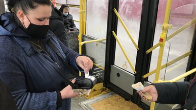 У частині громадського транспорту Полтави впровадили безготівкову оплату: як це працює У частині громадського транспорту Полтави впровадили безготівкову оплату: як це працює