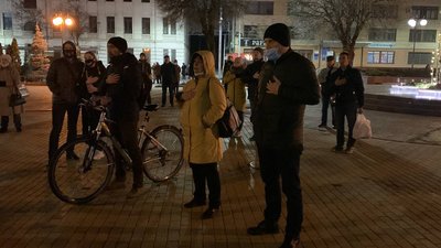 Вінницькі студенти долучилися до всеукраїнської акції та заспівали Гімн України Вінницькі студенти долучилися до всеукраїнської акції та заспівали Гімн України