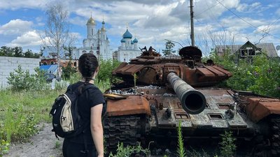 Там, ближче до фронту, дуже тісно переплітається життя і смерть, — журналістка і волонтерка Анастасія Сбродова Там, ближче до фронту, дуже тісно переплітається життя і смерть, — журналістка і волонтерка Анастасія Сбродова