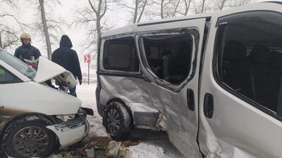 170 спецмашин розчищають дороги Тернопільщини від снігу 170 спецмашин розчищають дороги Тернопільщини від снігу
