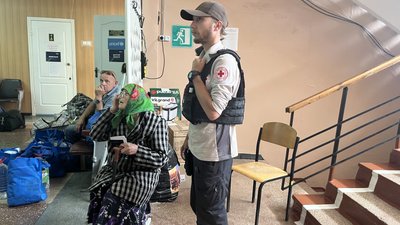Транзитний пункт для евакуйованих з Донеччини в Лозовій Харківської області