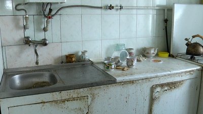 У Житомирі бездоглядну 90-річну бабусю не можуть взяти під опіку соцслужб, бо сім'я не дає дозволу У Житомирі бездоглядну 90-річну бабусю не можуть взяти під опіку соцслужб, бо сім'я не дає дозволу