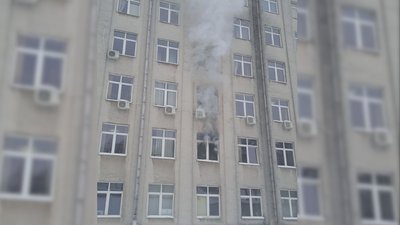 У Рівному сталась пожежа в будівлі облради У Рівному сталась пожежа в будівлі облради