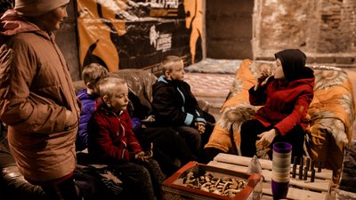 Переселенцям, які живуть у кропивницькому спортклубі, потрібна їжа Переселенцям, які живуть у кропивницькому спортклубі, потрібна їжа