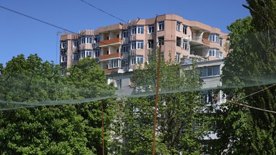 Херсон, вулиця, антидронові сітки, квітень 2026 року