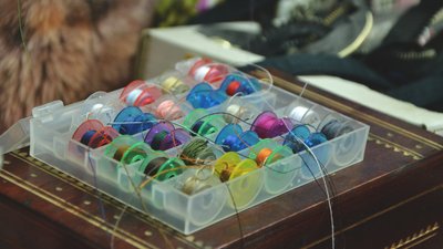 В Одесі кравчиня виготовляє дизайнерські шеврони В Одесі кравчиня виготовляє дизайнерські шеврони
