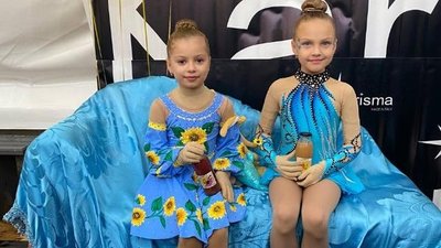 Юні фігуристи із Сум повернулися зі змагань з медалями