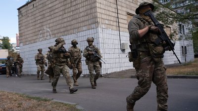 Співробітники ГУР у житловому масиві Березняки, де сталася стрілянина 2 вересня 2026 року