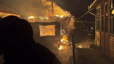 Пожежа сталась у господарській споруді у селищі Меджибіж
