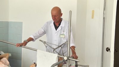 "У перший день війни оперував чоловіка з відірваною ступнею" – лікар з Житомирщини Олександр Сущенко "У перший день війни оперував чоловіка з відірваною ступнею" – лікар з Житомирщини Олександр Сущенко