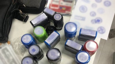 "Щомісячний заробіток сягав 4 млн": у Харкові викрили підробку сертифікатів про вакцинацію