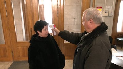 У міській раді Кропивницького вимірюють температуру працівникам та відвідувачам