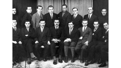 Письменник Микола Хвильовий: "Сьогодні 13-те. Пам'ятаєте, як я був закоханий у це число?" Письменник Микола Хвильовий: "Сьогодні 13-те. Пам'ятаєте, як я був закоханий у це число?"