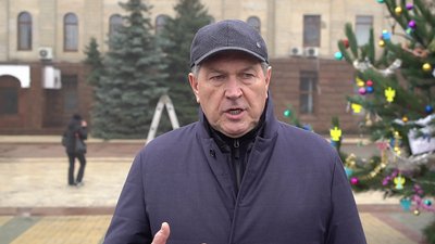 У Кропивницькому до Нового року прикрасили сосни, присвячені містам-героям, ЗСУ та волонтерам
