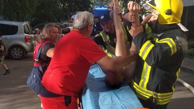 Пожежа на Шота Руставелі у Луцьку — знайшли непритомного чоловіка