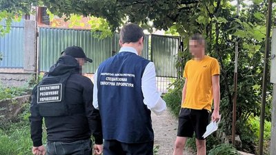 На Закарпатті чоловіка підозрюють у спробі вивезти з України бурштин на майже 2 млн грн